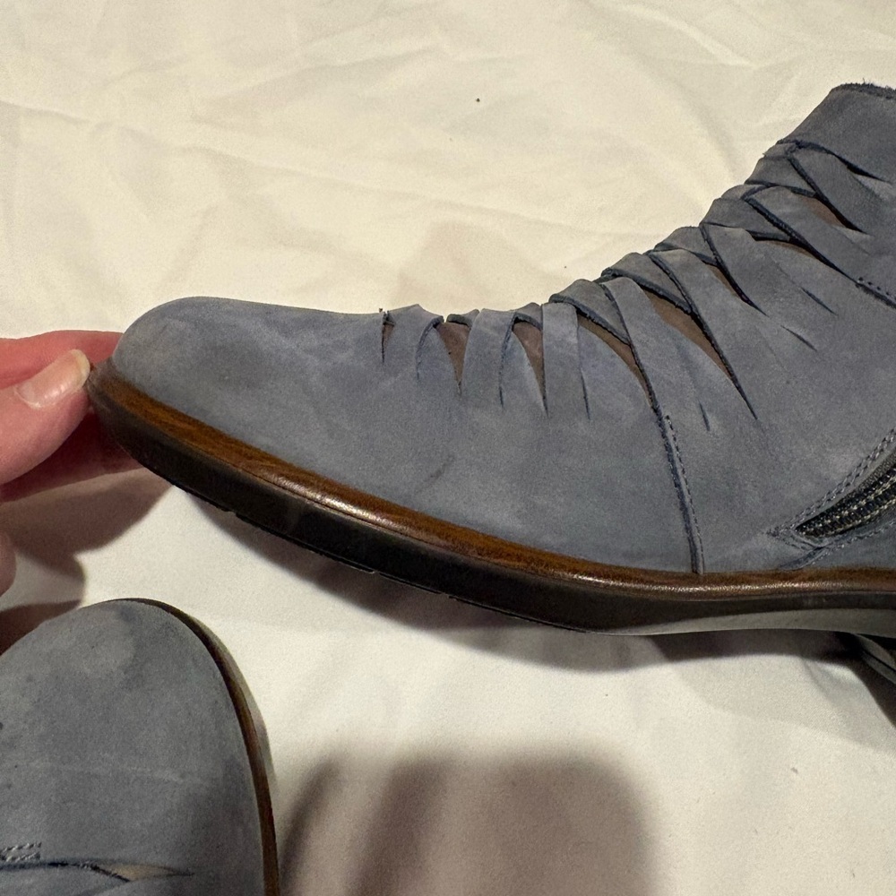 'Leveche' from Naot in Feathery Blue Nubuck/Shiitake Nubuck women’s size 40 - Picture 11 of 14